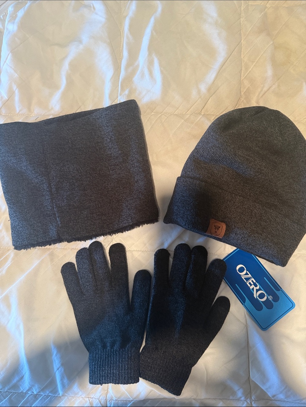 🧡Men's Dark Gray Knit Beanie, Neck Warmer & Gloves Set🧡